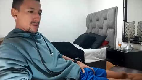 Snapshot of guykarim chatting on 03.09.25 karim online show from 03.09.25