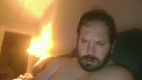 Snapshot of guynaked105 chatting on 04.11.26 guynaked105 online show from 04.11.26