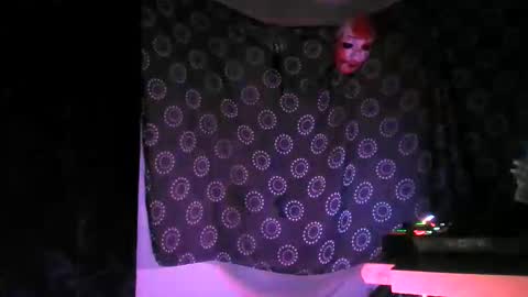 guyst049 online show from 10.28.25