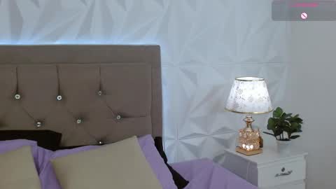 Gwen Drew online show from 02.10.26