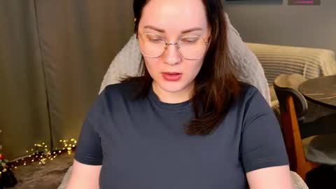 Snapshot of gwen_lady chatting on 12.18.25 Sweety Kitty online show from 12.18.25