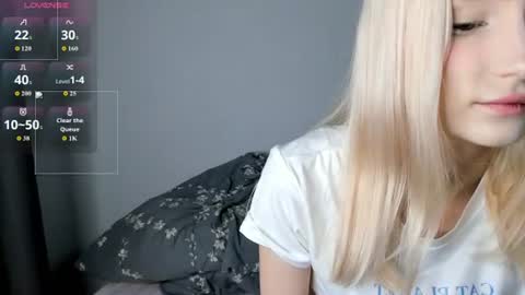 Snapshot of gwencase chatting on 06.22.26 Gwan online show from 06.22.26