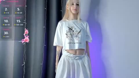 Snapshot of gwencase chatting on 07.05.26 Gwan online show from 07.05.26