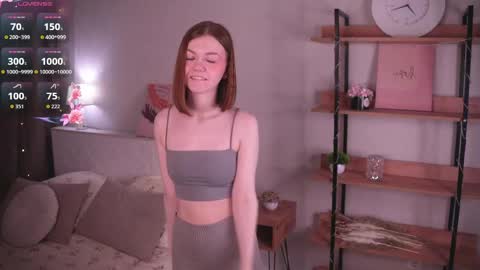 Snapshot of gwendatortoriello chatting on 05.11.26 Hello everyone Im May online show from 05.11.26