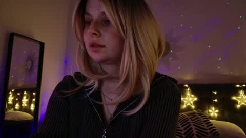 Snapshot of gwenhilton chatting on 12.28.24 gwenhilton online show from 12.28.24