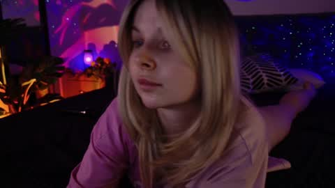 Snapshot of gwenhilton chatting on 01.08.25 gwenhilton online show from 01.08.25