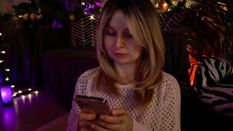 Snapshot of gwenhilton chatting on 02.04.25 gwenhilton online show from 02.04.25