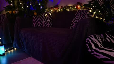 Snapshot of gwenhilton chatting on 02.15.25 gwenhilton online show from 02.15.25