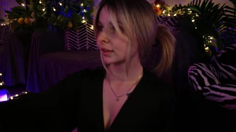 Snapshot of gwenhilton chatting on 02.21.25 gwenhilton online show from 02.21.25