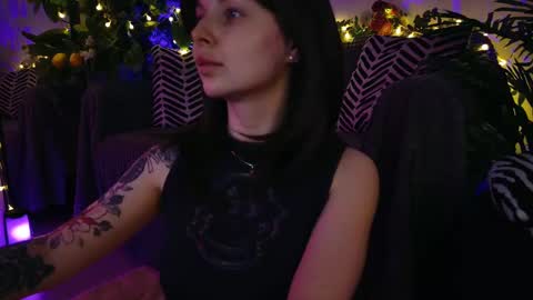 Snapshot of gwenhilton chatting on 03.05.25 gwenhilton online show from 03.05.25