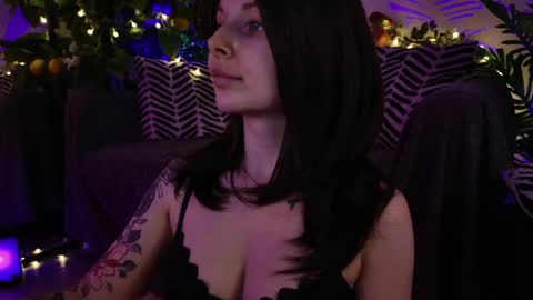 Snapshot of gwenhilton chatting on 03.07.25 gwenhilton online show from 03.07.25