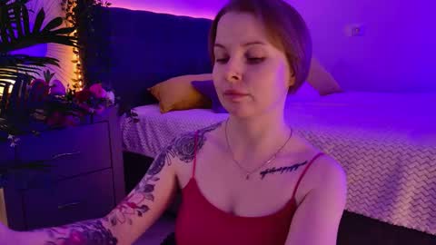 Snapshot of gwenhilton chatting on 09.30.25 gwenhilton online show from 09.30.25