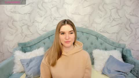 Snapshot of gwensmitt chatting on 05.22.26 gwensmitt online show from 05.22.26