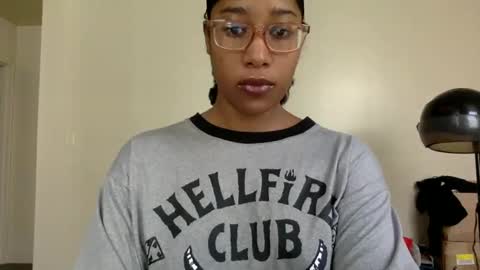 Snapshot of gyalxoxo chatting on 10.09.25 gyalxoxo online show from 10.09.25