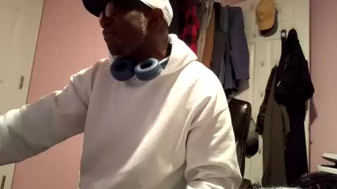 gyesaw1970 online show from 11.28.25