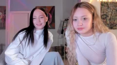 Snapshot of h1ppies chatting on 12.16.25 Ashleyblonde Ellies brunnette online show from 12.16.25