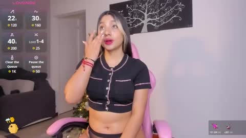 Snapshot of h3y_mia3 chatting on 12.25.24 Paulina online show from 12.25.24