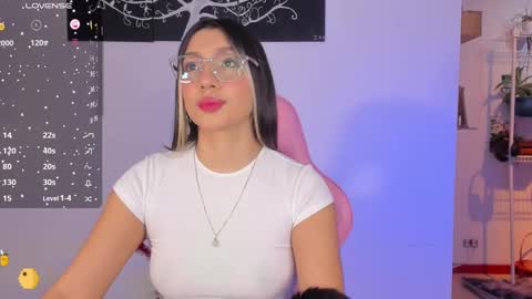 Snapshot of h3y_mia3 chatting on 02.21.25 Paulina online show from 02.21.25