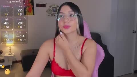 Snapshot of h3y_mia3 chatting on 03.04.25 Paulina online show from 03.04.25