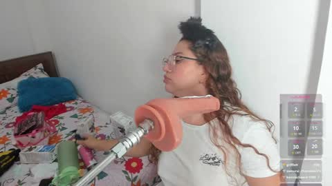 Snapshot of hade_cute2 chatting on 12.18.24 hade_cute2 online show from 12.18.24