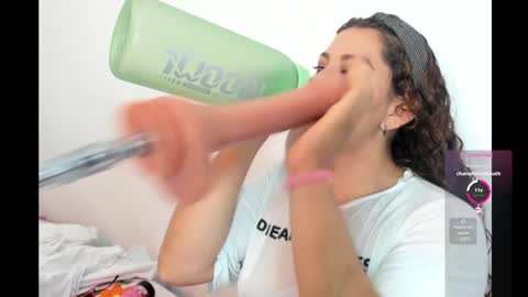 Snapshot of hade_cute2 chatting on 01.09.25 hade_cute2 online show from 01.09.25