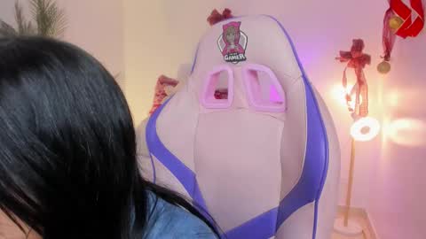 Hadid online show from 12.18.25