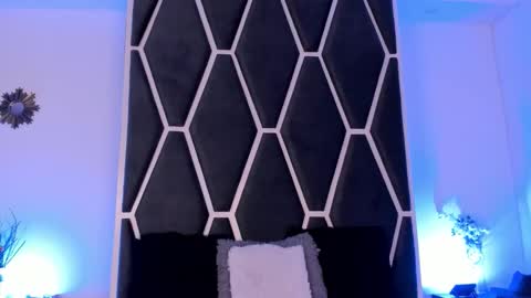 Kendal online show from 11.05.25