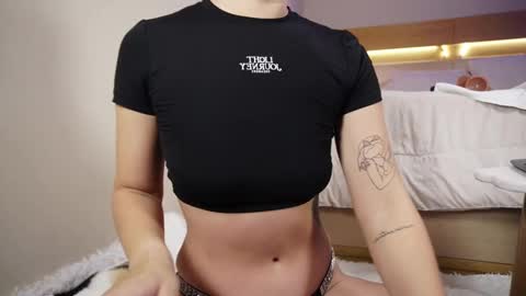 Snapshot of hailey_09 chatting on 11.04.25 Hailey online show from 11.04.25