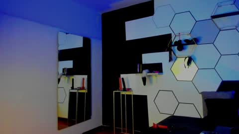 haileycat_ online show from 01.20.25