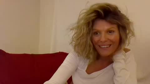 Hailey online show from 03.12.25