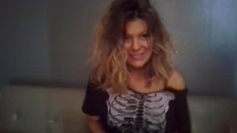 Hailey online show from 10.31.25