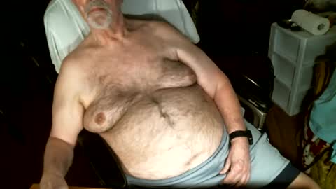 Snapshot of hairybear813 chatting on 06.04.26 hairybear813 online show from 06.04.26