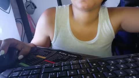Snapshot of hairygirl83 chatting on 04.22.26 hairygirl83 online show from 04.22.26