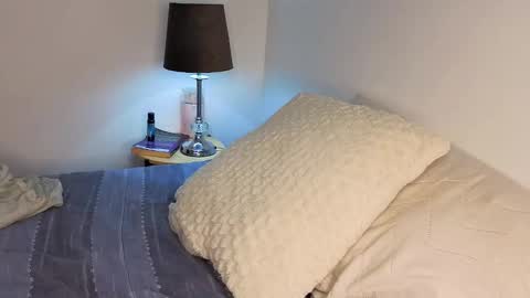 Independent       model  online show from 10.26.25