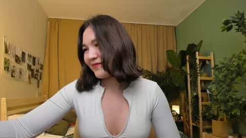 Snapshot of halle_berrry chatting on 12.03.25 Mary online show from 12.03.25