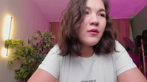 Snapshot of halle_berrry chatting on 12.14.25 Mary online show from 12.14.25