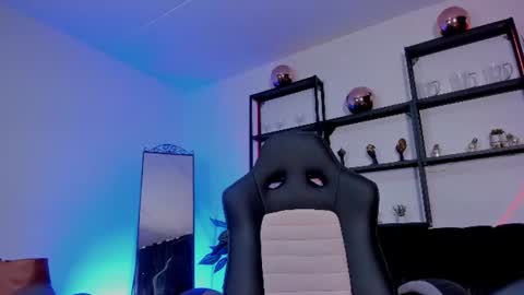 Snapshot of halley_ravenn chatting on 06.15.26 halley_ravenn online show from 06.15.26
