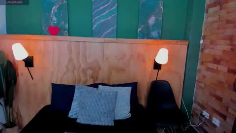 Halley Lorens online show from 10.26.25