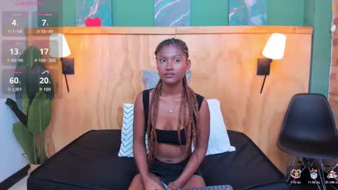 Halley Lorens online show from 11.10.25