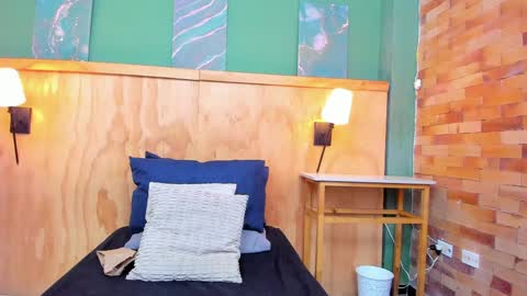 Halley Lorens online show from 04.07.26