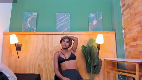 Halley Lorens online show from 04.17.26