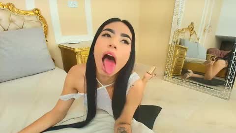 Hallie Stone online show from 11.28.25