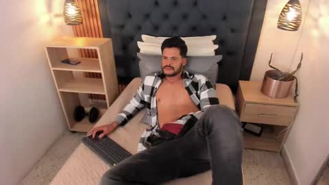 Snapshot of hamilton_1 chatting on 10.16.25 Hamilton online show from 10.16.25