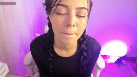 Snapshot of hana_garcia chatting on 10.28.25 Hana Garcia online show from 10.28.25