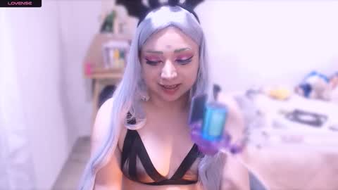 Hana Hyuga .   Please help me reach 200 thumbs up online show from 10.24.25