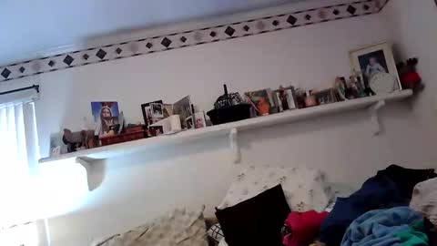 Snapshot of hand69someguy chatting on 12.14.25 hand69someguy online show from 12.14.25