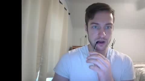 Snapshot of handsumhung chatting on 11.17.25 handsumhung online show from 11.17.25