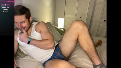 Snapshot of handsumhung chatting on 11.24.25 handsumhung online show from 11.24.25