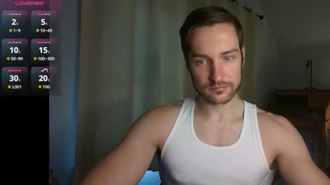 Snapshot of handsumhung chatting on 12.01.25 handsumhung online show from 12.01.25