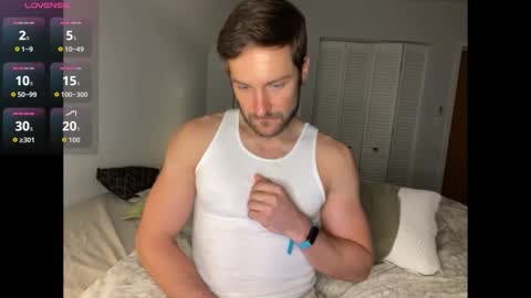 Snapshot of handsumhung chatting on 12.14.25 handsumhung online show from 12.14.25